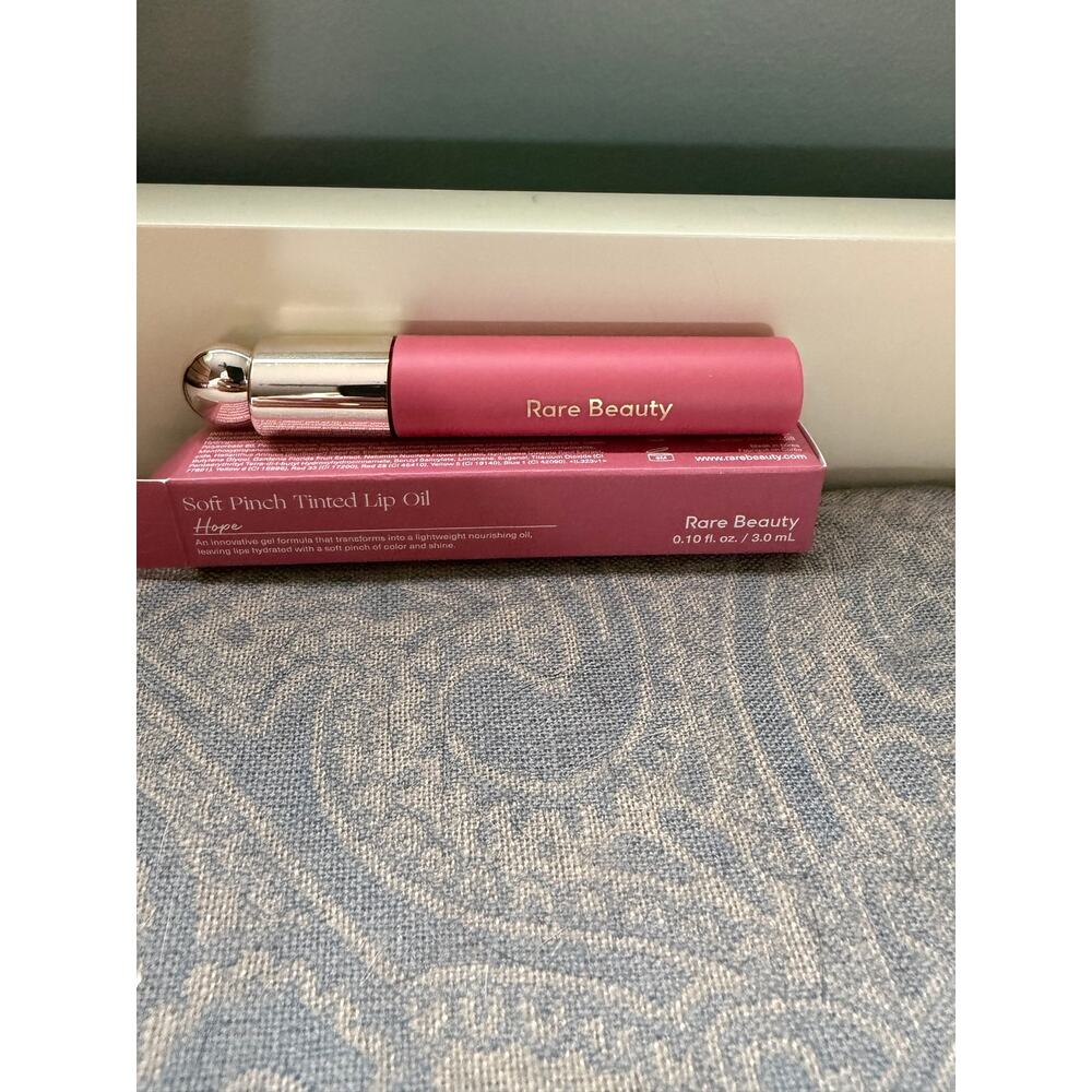 Rare Beauty Soft Pinch Tinted Lip Oil in shade Hope